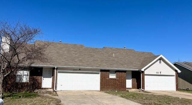 Photo of 2945/2947 W Village Ln, Springfield, MO 65807