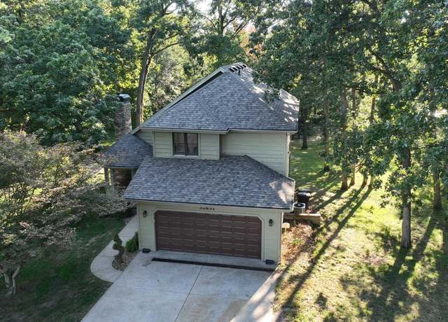 Property at 32851 Sleepy Ln, Sedalia, MO 65301, 4 beds, 3.5 baths