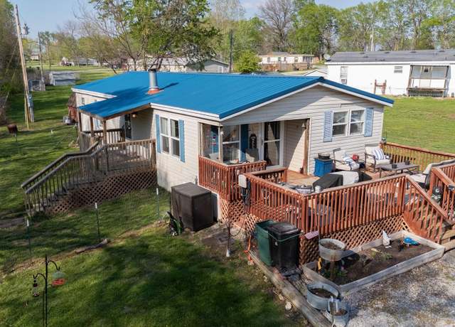 Property at 3155 Elsie Dr, Sedalia, MO 65301, 3 beds, 2 baths
