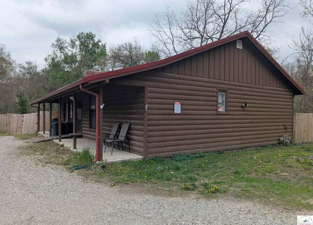 Property at 418 W Gravel St, Clinton, MO 64735, 2 beds, 2 baths