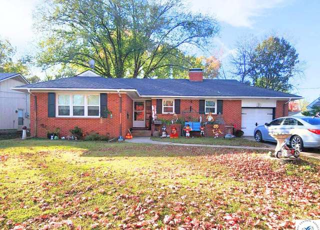 Property at 805 S Third St, Clinton, MO 64735, 3 beds, 2 baths