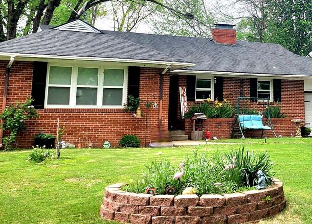 Property at 805 Third St, Clinton, MO 64735, 3 beds, 2 baths