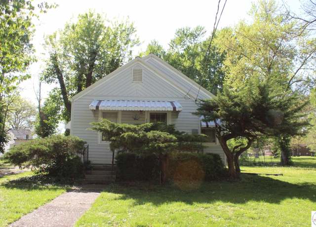 Property at 1916 S Moniteau Ave, Sedalia, MO 65301, 3 beds, 2 baths