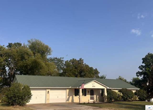 Property at 30550 Shawnee Dr, Warsaw, MO 65355, 2 beds, 2 baths