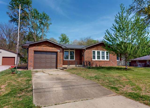 Property at 2007 S Warren Ave, Sedalia, MO 65301, 4 beds, 3 baths