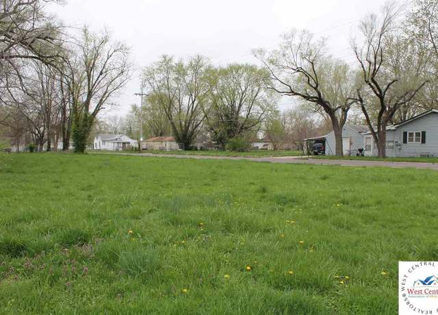 Property at 402 E Boonville St, Sedalia, MO 65301