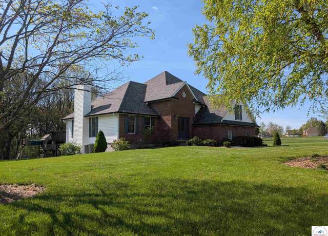 Property at 900 N Shadow Hill Rd, Clinton, MO 64735, 4 beds, 3 baths