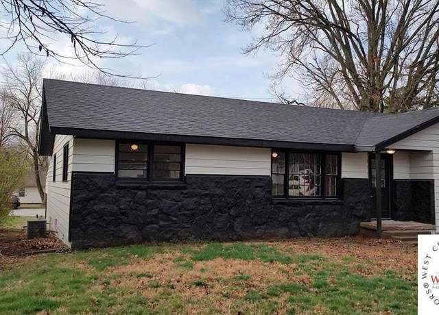Property at 414 E Flora Ave, Clinton, MO 64735, 4 beds, 2 baths