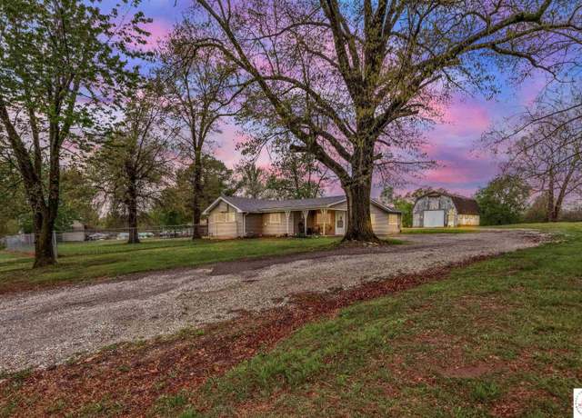 Property at 216 S County Line Rd, Windsor, MO 65360, 4 beds, 2 baths