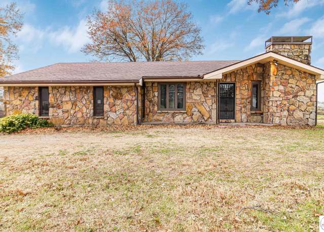 Property at 3310 S Park Ave, Sedalia, MO 65301, 3 beds, 3 baths