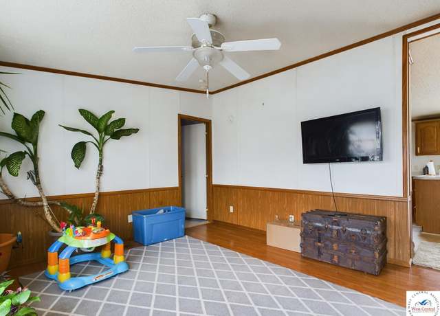 Property at 33467 Lakewood Dr, Sunrise Beach, MO 65079, 5 beds, 3 baths