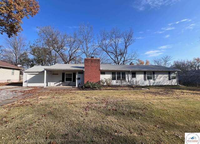 Property at 104 N 6th, Clinton, MO 64735, 3 beds, 3 baths