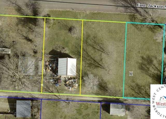 Property at 706 N New York Ave, Sedalia, MO 65301, 3 beds, 2 baths