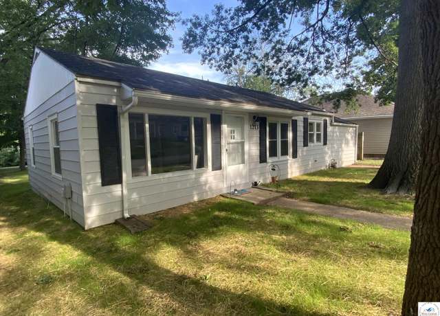 Property at 1213 S Sneed Ave, Sedalia, MO 65301, 3 beds, 2 baths