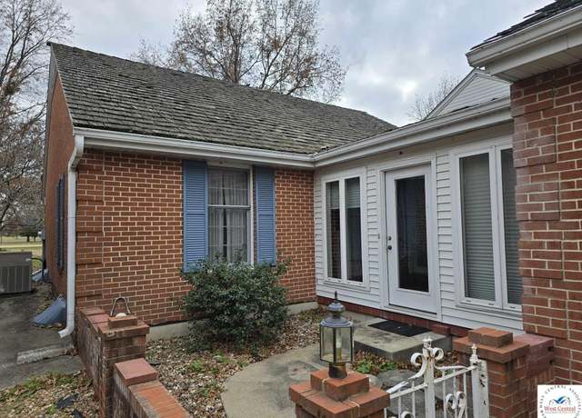 Property at 1006 E Palmer Pl, Clinton, MO 64735, 2 beds, 2.5 baths