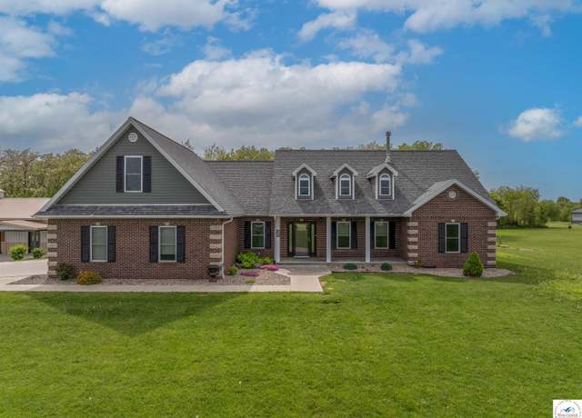Property at 3610 Cambridge Dr, Sedalia, MO 65301, 4 beds, 2.5 baths