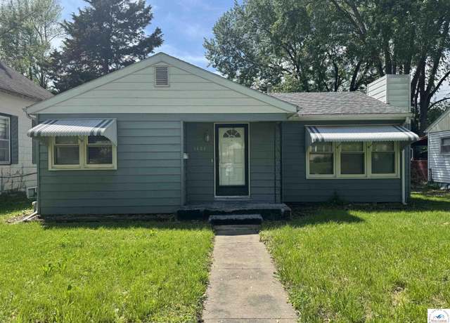 Property at 1404 S Grand Ave, Sedalia, MO 65301, 3 beds, 1 bath