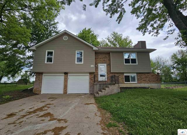 Property at 2806 Quail Dr, Sedalia, MO 65301, 4 beds, 2 baths