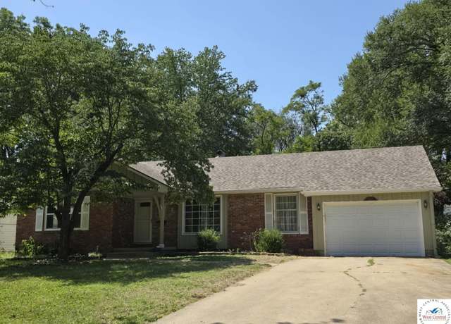 Property at 807 S 3rd St, Clinton, MO 64735, 3 beds, 2 baths
