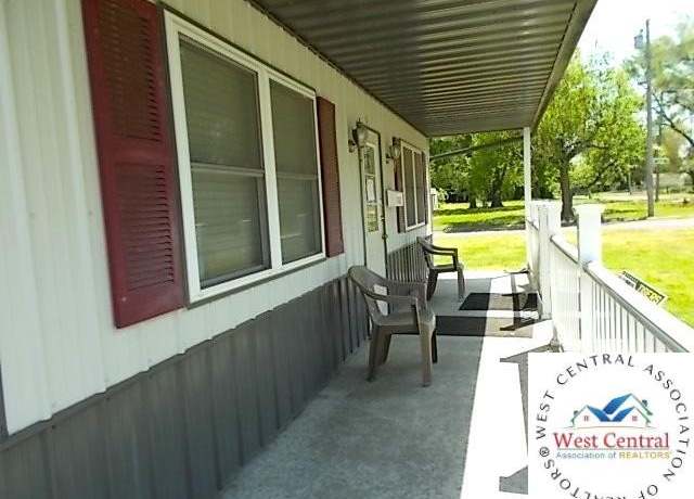 Property at 117 E Jefferson St, Sedalia, MO 65301, 2 beds, 1 bath