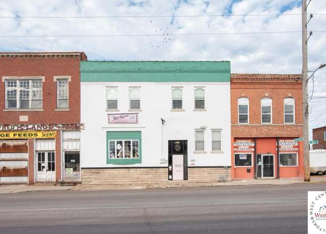 Property at 304 W Main St, Sedalia, MO 65301, 2 beds, 2.5 baths