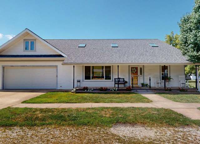 Property at 113 N Ash St, Cole Camp, MO 65325, 4 beds, 2.5 baths