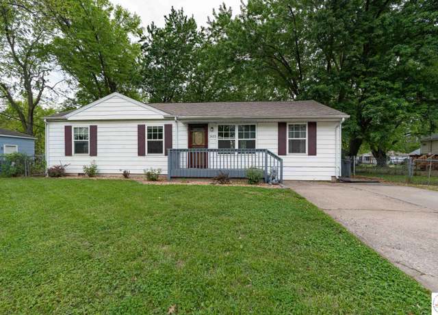 Property at 2422 Colonial Ct, Sedalia, MO 65301, 3 beds, 1 bath