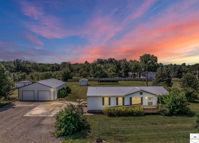 Property at 3141 Elsie Dr, Sedalia, MO 65301, 3 beds, 2 baths