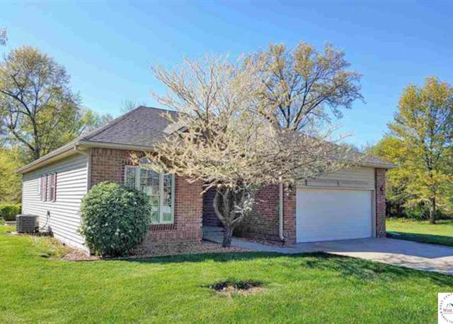 Property at 801 E Virginia Pl, Clinton, MO 64735, 4 beds, 3 baths