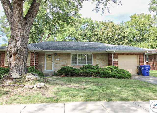Property at 1634 W 5th St, Sedalia, MO 65301, 3 beds, 1.5 baths