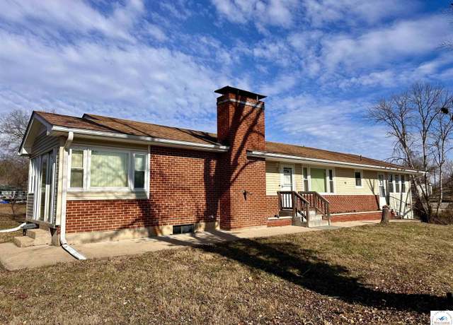 Property at 702 E Main St, Warsaw, MO 65355, 3 beds, 1.5 baths