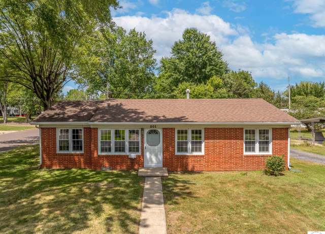 Property at 501 E 15th St, Sedalia, MO 65301, 3 beds, 2 baths
