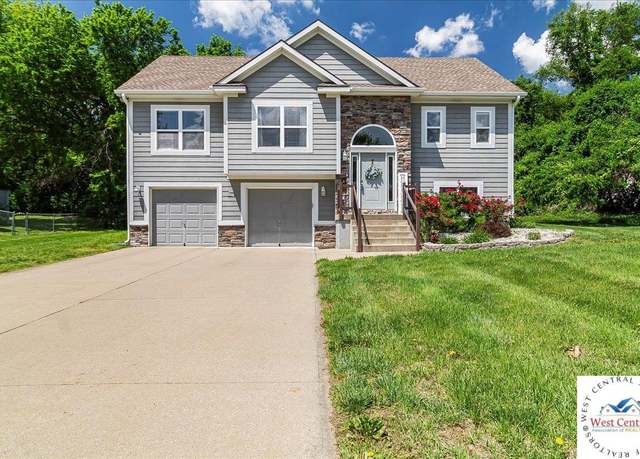 Property at 405 A Swallow St, Warrensburg, MO 64093, 4 beds, 3 baths
