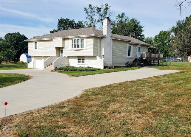 Property at 117 NW 251 Rd, Clinton, MO 64735, 3 beds, 2 baths