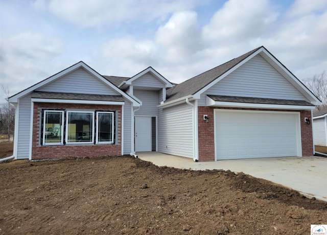 Property at 300 E Jamestown Dr, Clinton, MO 64735, 3 beds, 2 baths