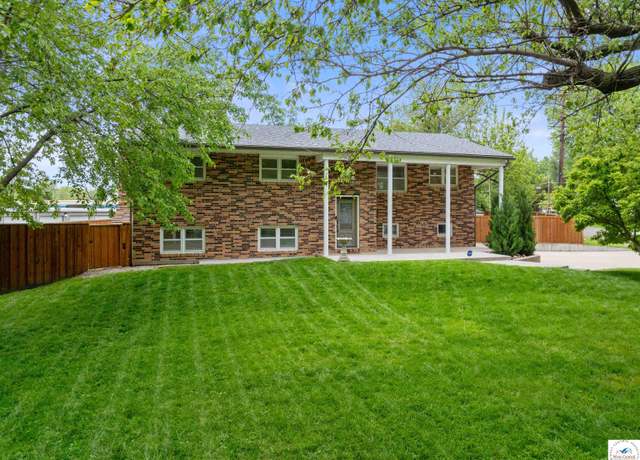 Property at 321 E 17th St, Sedalia, MO 65301, 4 beds, 3 baths