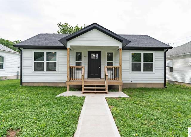 Property at 704 E 16th St, Sedalia, MO 65301, 2 beds, 2 baths