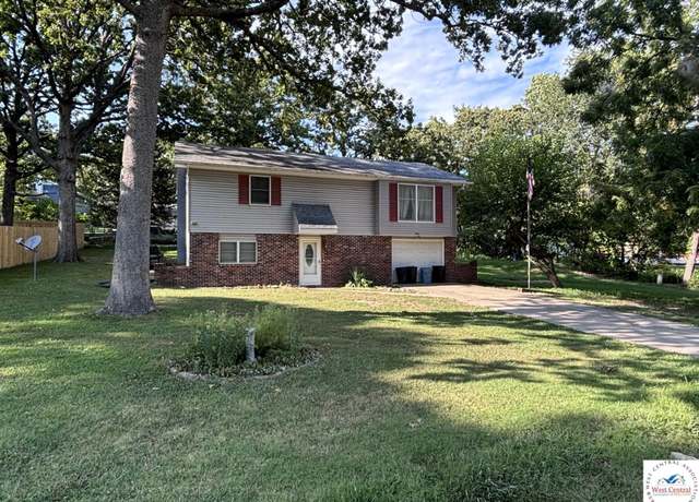 Property at 946 Red Bud Dr, Warsaw, MO 65355, 3 beds, 2 baths