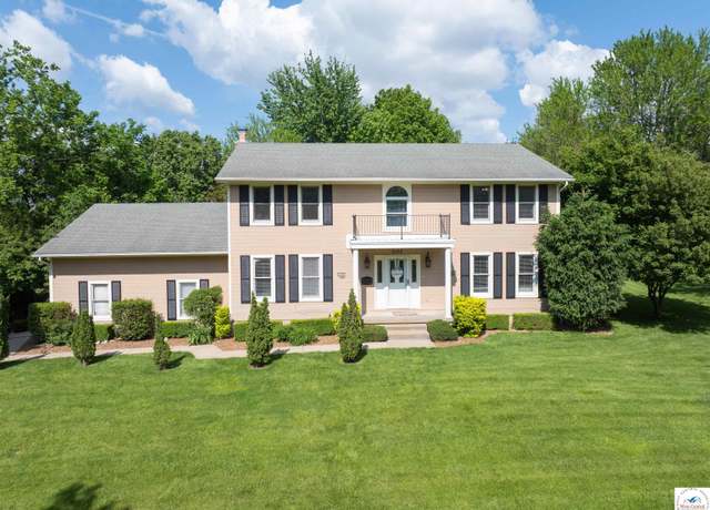 Property at 2105 Stonewood Cir, Sedalia, MO 65301, 6 beds, 4.5 baths