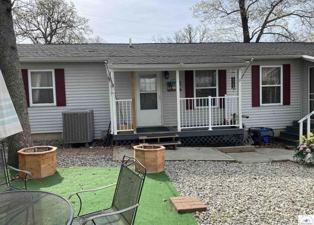 Property at 28735 White Oak St, Warsaw, MO 65355, 3 beds, 2 baths