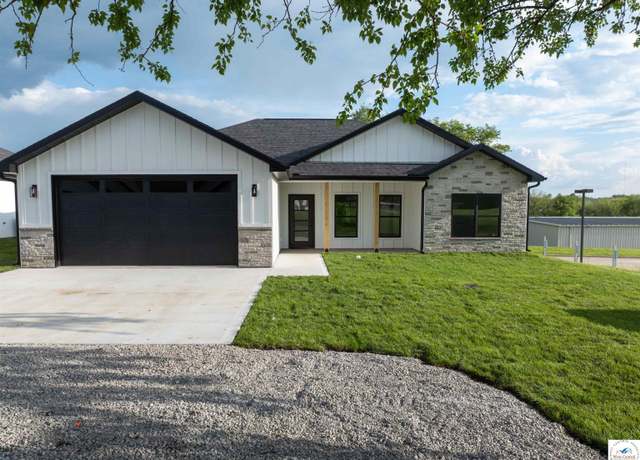 Property at 3008 Aaron Ave, Sedalia, MO 65301, 3 beds, 2 baths