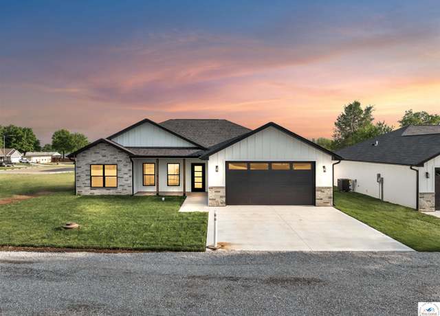 Property at 3010 Aaron Ave, Sedalia, MO 65301, 3 beds, 2 baths