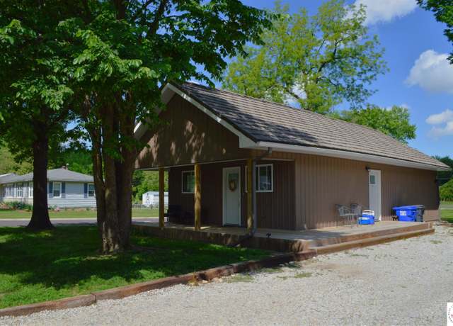 Property at 2001 S Kentucky Ave, Sedalia, MO 65301, 2 beds, 1 bath