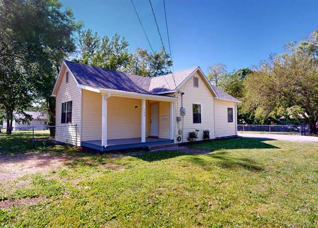 Property at 135 E Boonville St, Sedalia, MO 65301, 3 beds, 1 bath