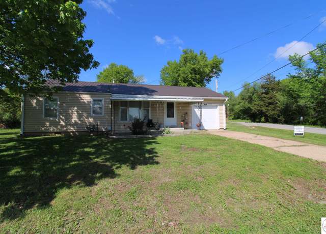 Property at 101 Lakeveiw Dr, Windsor, MO 65360, 3 beds, 1 bath