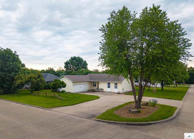 Property at 1800 E 22nd St, Sedalia, MO 65301, 3 beds, 2 baths