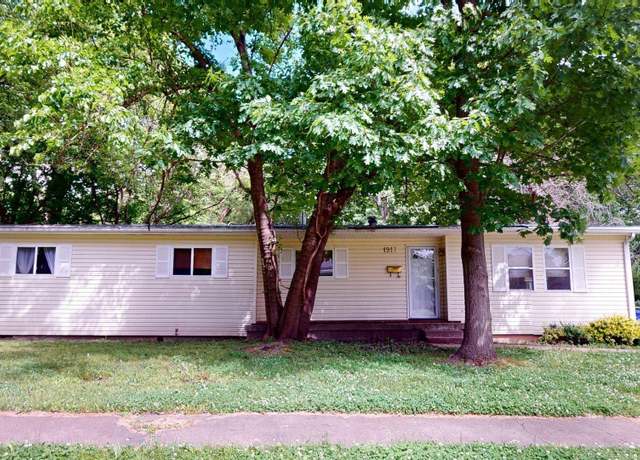 Property at 1917 S Lamine Ave, Sedalia, MO 65301, 2 beds, 2 baths