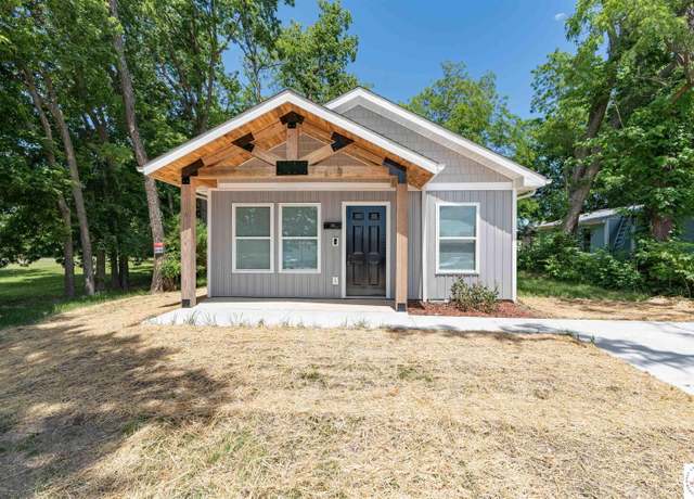 Property at 206 W Jefferson St, Sedalia, MO 65301, 2 beds, 1 bath
