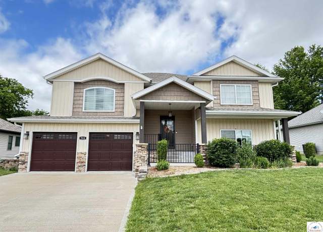 Property at 711 Katy Cir, Sedalia, MO 65301, 4 beds, 3 baths
