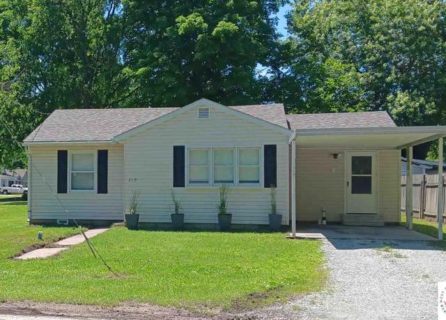 Property at 219 S 6th St, Clinton, MO 64735, 3 beds, 1 bath